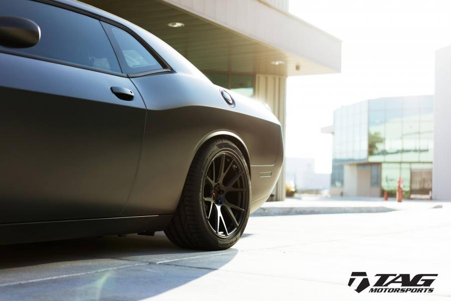 Детали экстерьера Dodge Challenger SRT Hellcat by TAG Matorsports on Vossen Wheels (VPS-306) 2017 года  (фото 11 из 17)